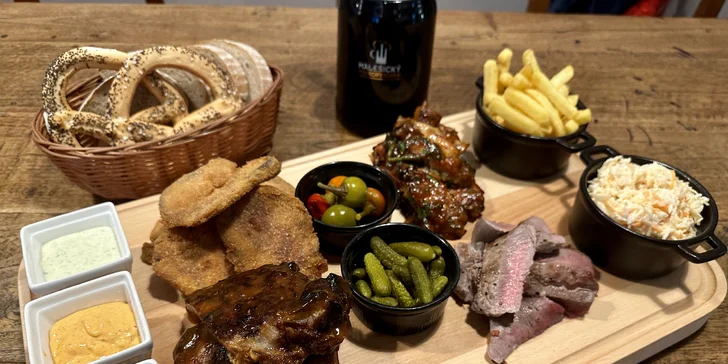 Masové prkno a pivní degustace v Malešickém mikropivovaru pro 2 osoby