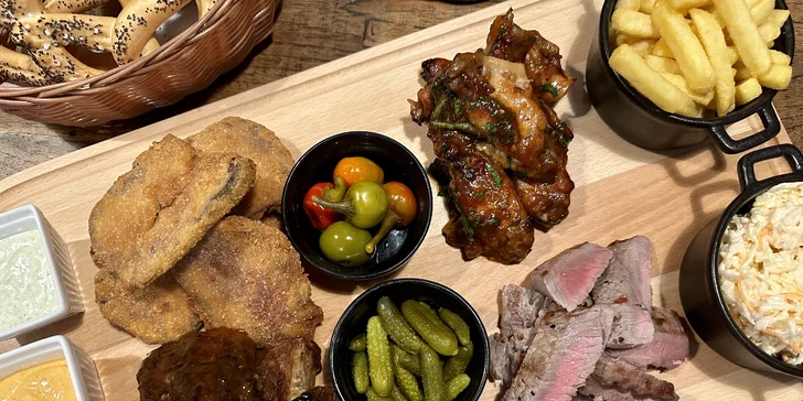 Masové prkno a pivní degustace v Malešickém mikropivovaru pro 2 osoby