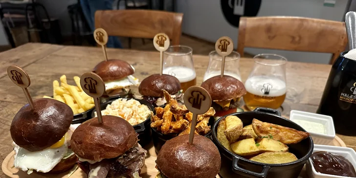Burgerové menu a pivní degustace v Malešickém mikropivovaru pro 2 osoby