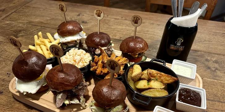 Burgerové menu a pivní degustace v Malešickém mikropivovaru pro 2 osoby