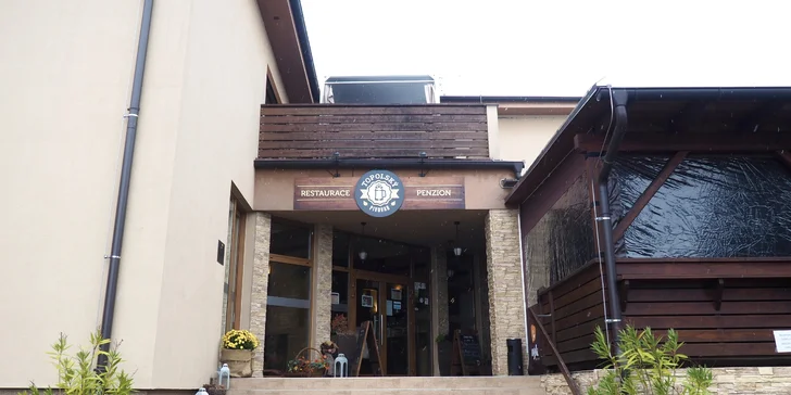 Romantický balíček: privátní vířivka a sauna, voucher na jídlo i degustace piv
