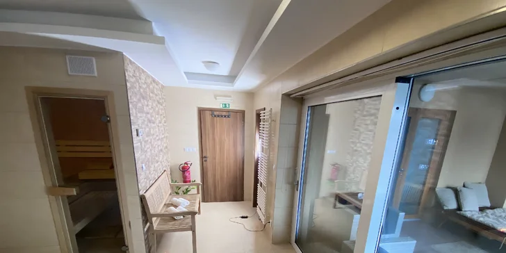 Romantický balíček: privátní vířivka a sauna, voucher na jídlo i degustace piv