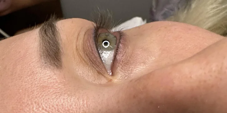 Okouzlující pohled: Lash lifting, řasa na řasu nebo volume řasy