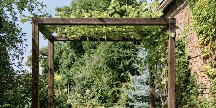 Romantický pobyt pro 2 v oceňovaném domečku se zahradou a vyhřívaným sudem