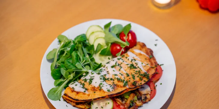 Vegetariánské 4chodové menu pro dva: nachos, tortilla nebo burrito i dortík