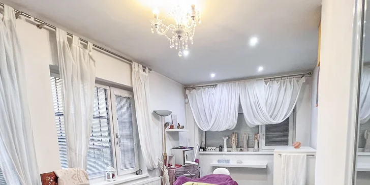 Přirozený permanentní make-up obočí pudrovou metodou nebo rtů