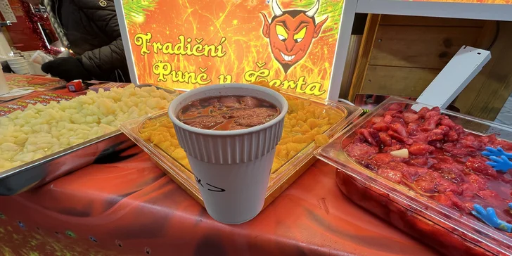 Horký punč pro 1 osobu na Masarykově náměstí s alkoholem dle výběru: Aperol, griotka nebo třeba slivovice