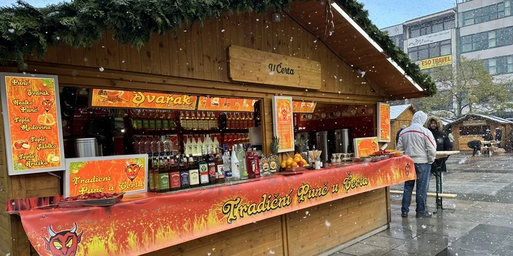 Horký punč pro 1 osobu na Masarykově náměstí s alkoholem dle výběru: Aperol, griotka nebo třeba slivovice