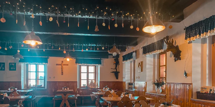 Valašská bašta pro 2 osoby: kyselice, koleno na pivu a borůvkový knedlík