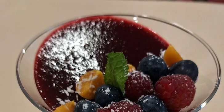 4chodové degustační menu pro dva včetně přípitku, kančí se šípkovou či telecí medailonky jako hlavní chod