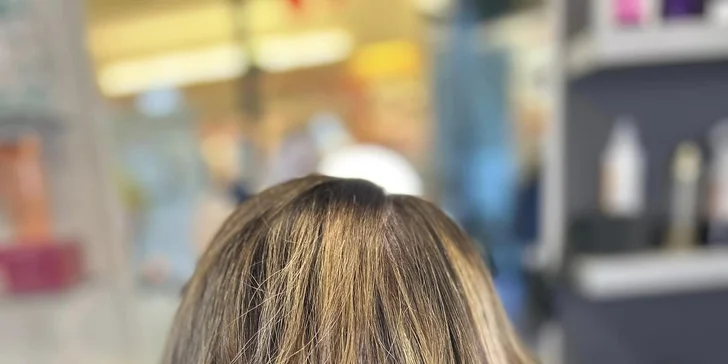 Kadeřnický balíček pro dámy: střih, barvení, masáž hlavy a péče Olaplex