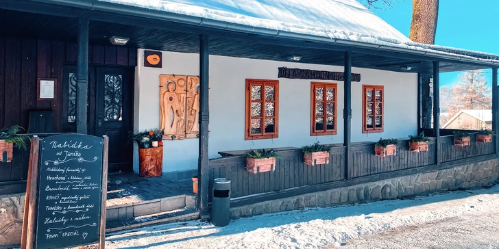Valašská bašta pro 2 osoby: kyselice, koleno na pivu a borůvkový knedlík