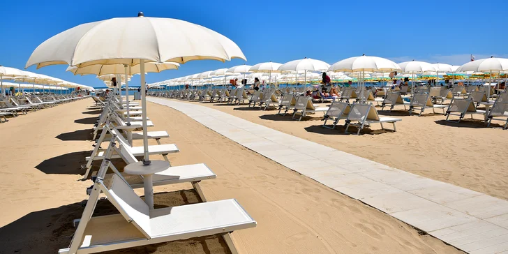 Dovolená s plnou penzí u italského Rimini: hotel 100 m od moře, bazén