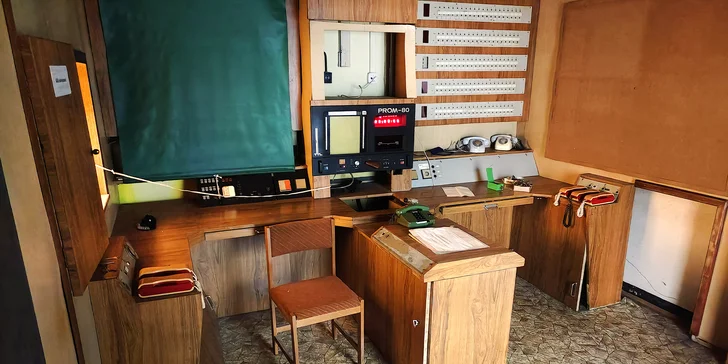 Během 2 hod. v podzemí si ukážete unikátní a stále funkční telekomunikační technologie z 2. poloviny minulého století.
