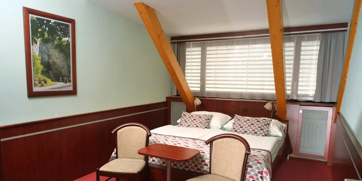 Pobyt v Moravském krasu: hotel ideální pro rodiny, polopenze, minizoo a bazén