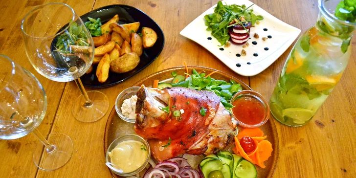 Česká klasika: 750–2000 Kč na cokoliv v restauraci U kanónu u Pražského hradu