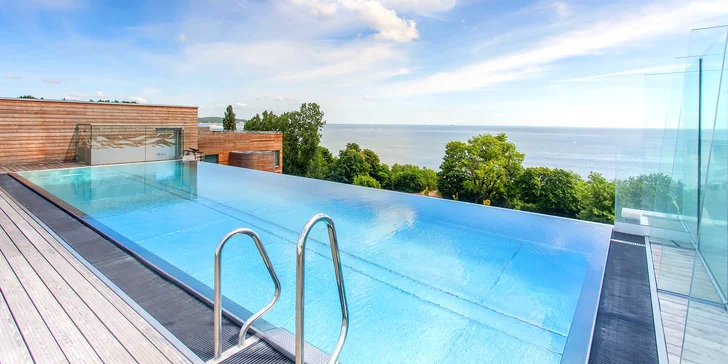 Luxusní hotel sítě Marriott v Sopotech: snídaně či polopenze, wellness, výhled na moře