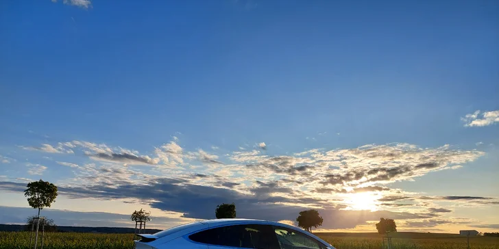 Tesla Model X P90D: 20 min. spolujízdy nebo až 1 hod. řízení