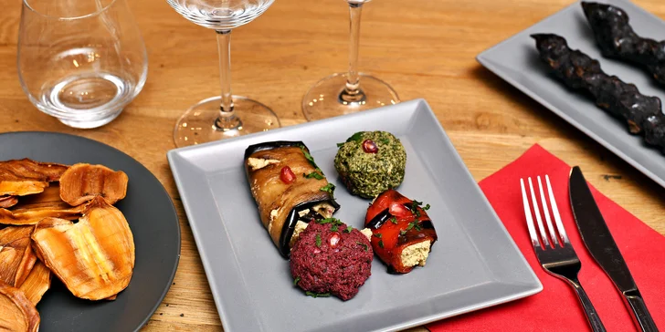 Degustace v LaVinu pro 1 nebo 2 osoby: 10 vzorků gruzínských vín pro každého a pestré tapas