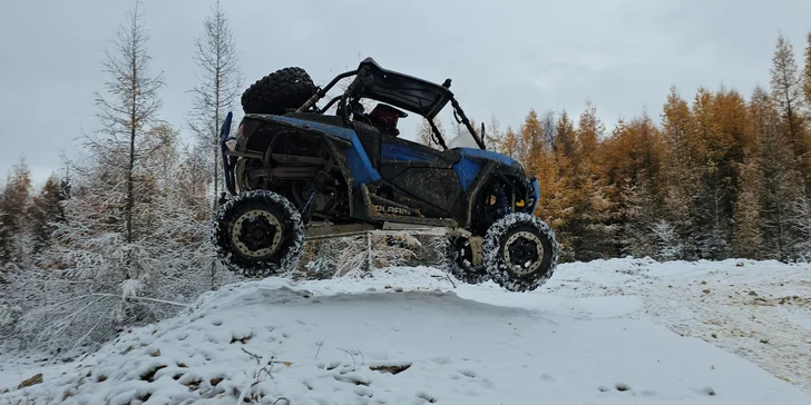 Jízda na přírodním okruhu: 15–60 min. řízení terénní buggy či spolujízdy v dakarské