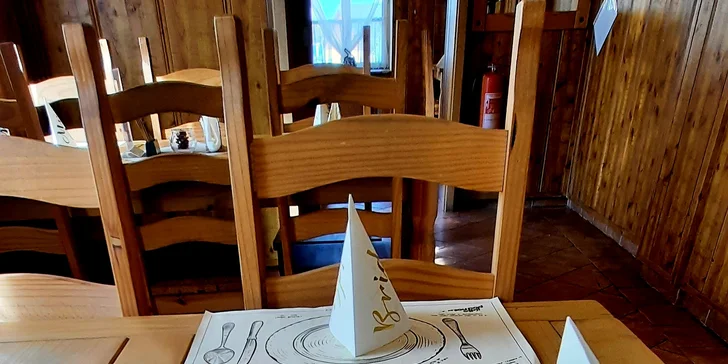Otevřený voucher na jídlo i pití do restaurace Zlatá Štika: 250 a 500 Kč