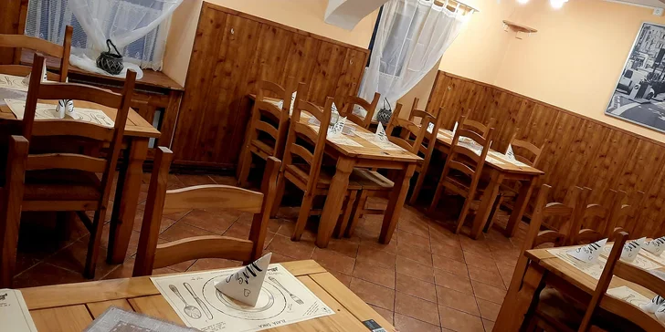 Otevřený voucher na jídlo i pití do restaurace Zlatá Štika: 250 a 500 Kč