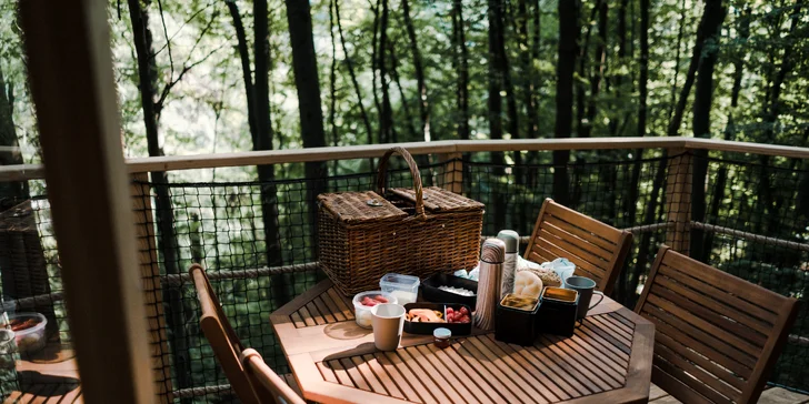 Zážitkový pobyt v unikátním Treehouse v Trenčianských Teplicích se snídaní a vstupem do wellness