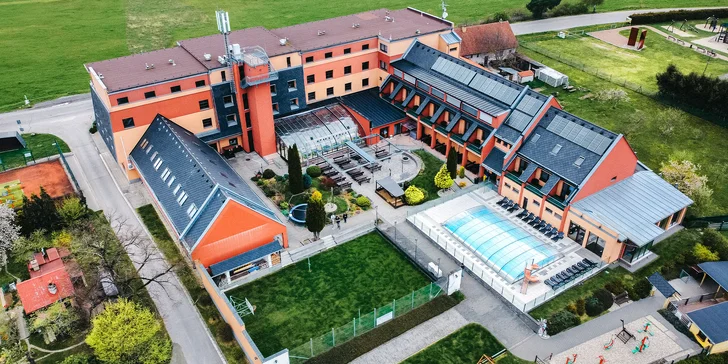 Pobyt v Moravském krasu: hotel ideální pro rodiny, polopenze, minizoo a bazén