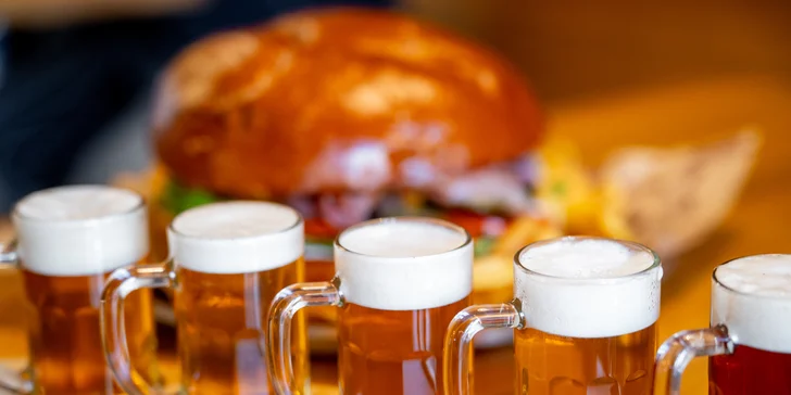 Aero menu: telecí či kuřecí burger nebo kilový mega burger s pivním setem a sorbety