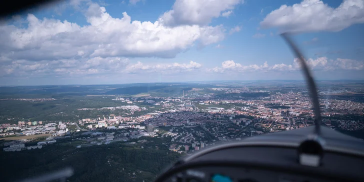 Letecké dobrodružství, při kterém si vyzkoušíte pilotování: 10–60 min.