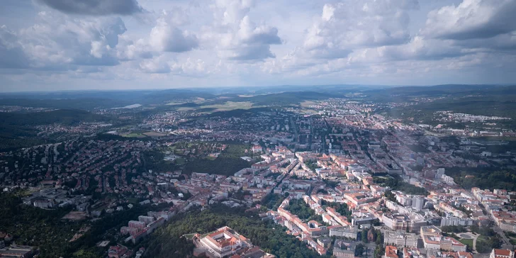 Letecké dobrodružství, při kterém si vyzkoušíte pilotování: 10–60 min.