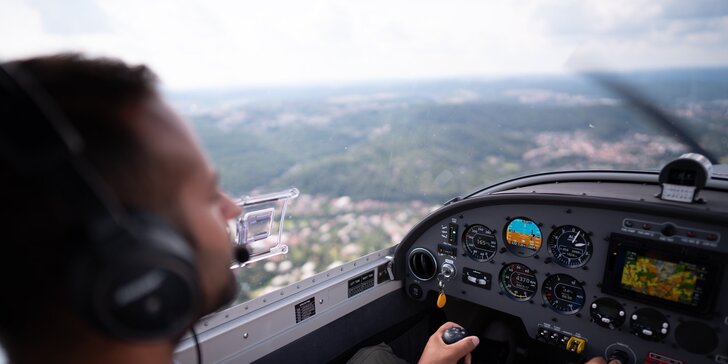 Letecké dobrodružství, při kterém si vyzkoušíte pilotování: 10–60 min.