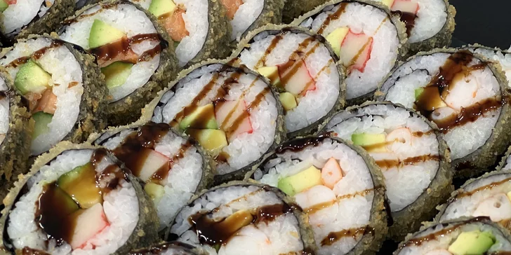 Sushi sety s lososem, avokádem i krabem či okurkou: 30–42 ks maki, nigiri a tempura