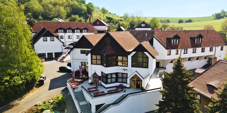Hotel v Českém středohoří se snídaněmi či polopenzí a saunou