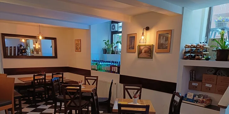 Vinotéka na Žižkově: svařák, horký nápoj, lahev nebo sklenka vína i chléb se škvarky
