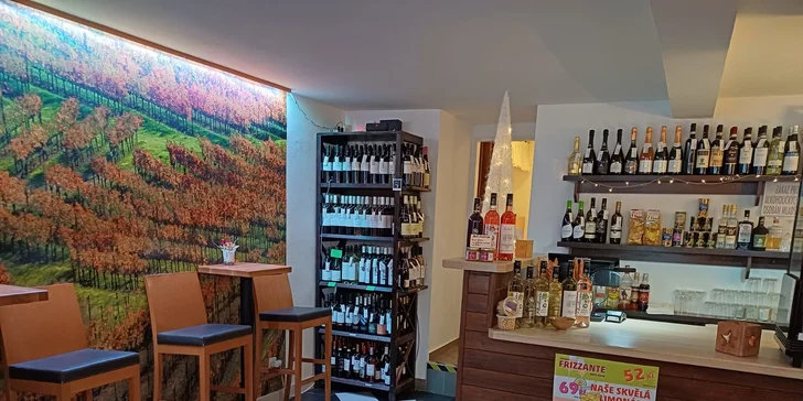 Vinotéka na Žižkově: svařák, horký nápoj, lahev nebo sklenka vína i chléb se škvarky