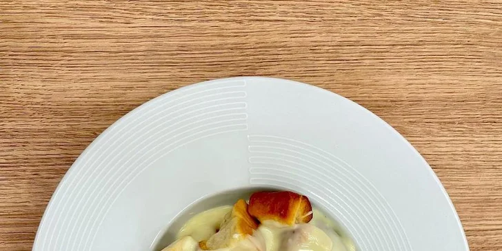 Tříchodové menu s kachnou nebo svíčkovou a domácím ledovým čajem pro dva