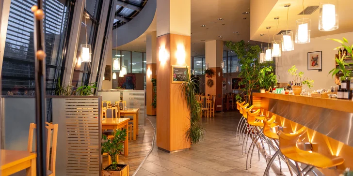 Vegan batátový, řepový i špenátový burger s hranolky a domácí limonádou
