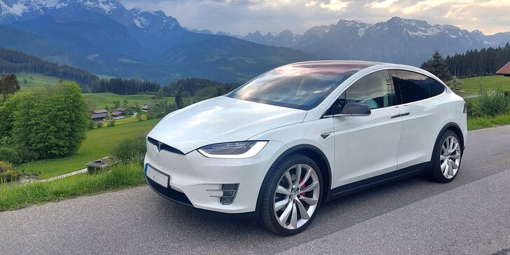 Moderní Tesla Model X P90D: 20 min. spolujízdy nebo až 1 hod. řízení