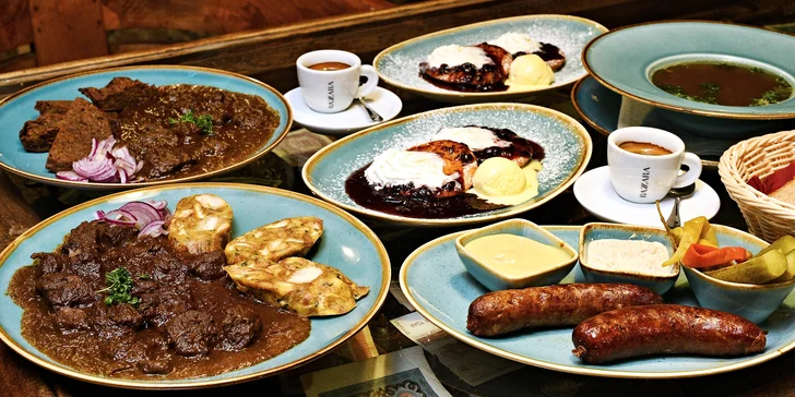 Tříchodové zvěřinové menu pro dva: přípitek, nejrůznější jelení speciality a lívance jako dezert