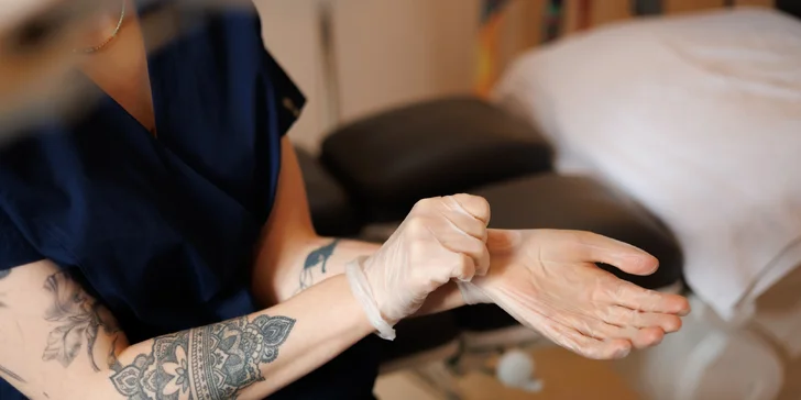 Krásná a zdravá chodidla: medicinální pedikúra SPA nebo klasická s možností gel laku