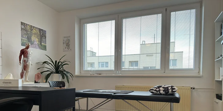 Regenerační nebo rekondiční masáž zad a krční páteře vč. masáže plosek nohou
