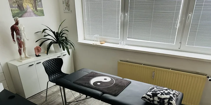 Regenerační nebo rekondiční masáž zad a krční páteře vč. masáže plosek nohou
