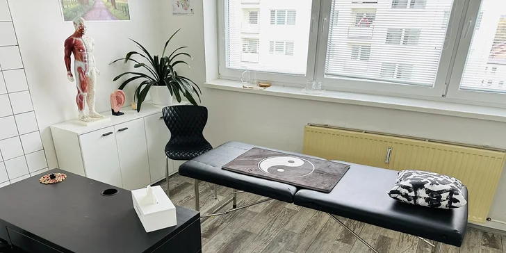 Regenerační nebo rekondiční masáž zad a krční páteře vč. masáže plosek nohou