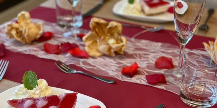 Tříchodové romantické menu pro dva v restauraci s výhledem na Čertovy skály