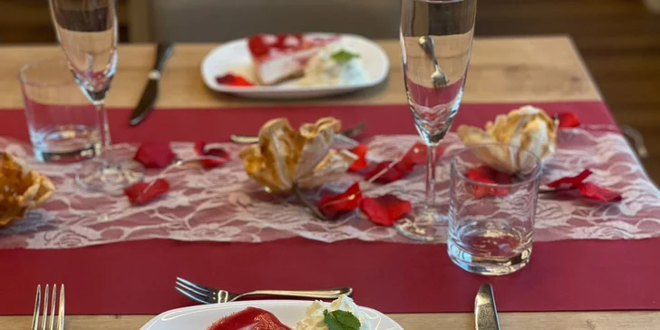 Tříchodové romantické menu pro dva v restauraci s výhledem na Čertovy skály
