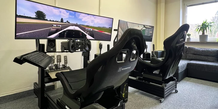30–120 minut na profi závodním simulátoru v Praze: okruhy, rallye i formule