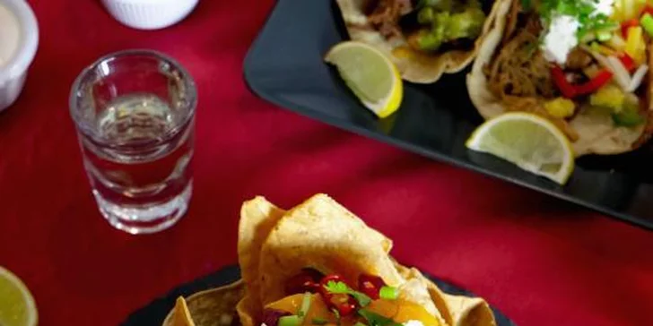 4chodové menu pro dva v mexickém bistru u náměstí Svobody: tacos, nachos a churros i tequila