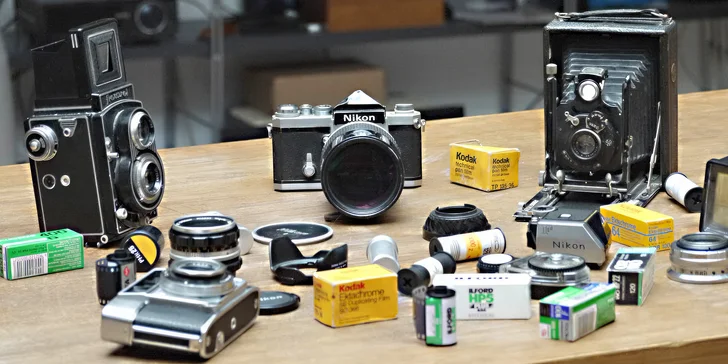 Fotokurzy: práce s analogem, vyvolávání filmů i zvětšování fotek
