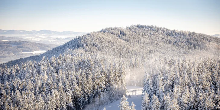 Skipas na celou sezónu 2023/24 do Skiareálu Lipno: pro děti i dospělé, na denní i večerní lyžování